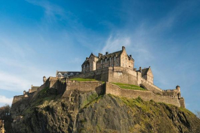 Cozy Castle view flat in Edinburgh EB9